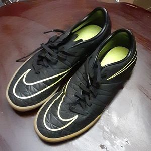 Womens Nike HyperVenoms Size 7